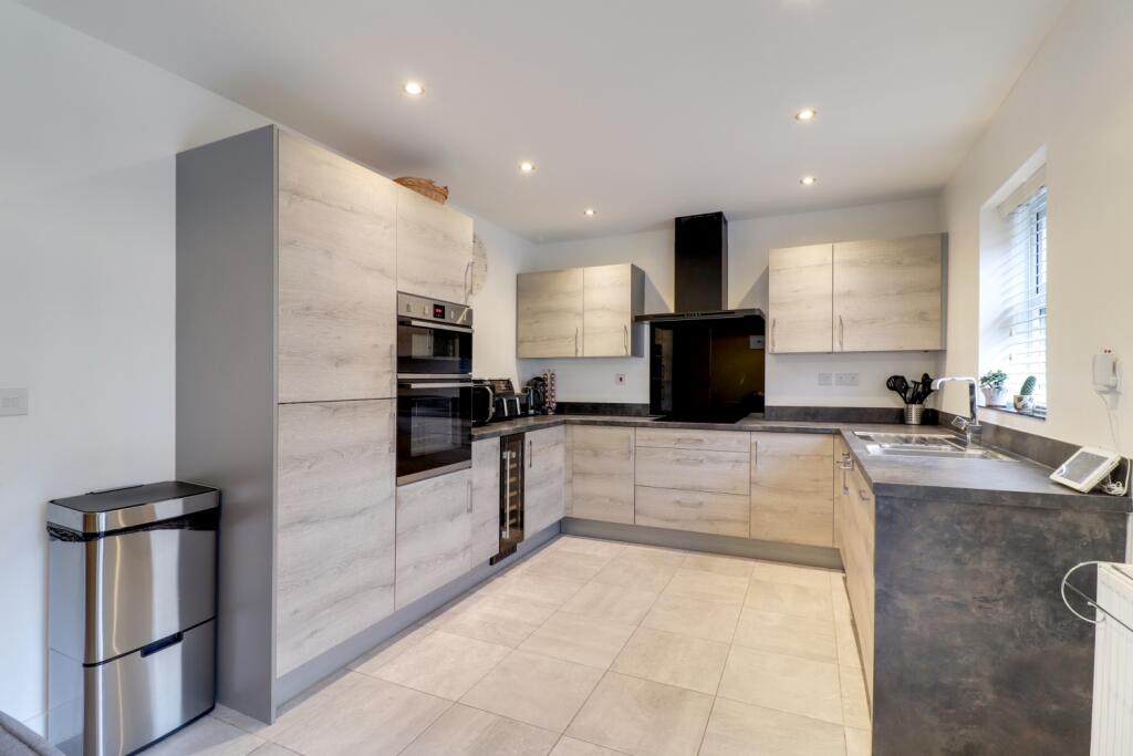 33 Voysey Avenue, Castleford photo 2