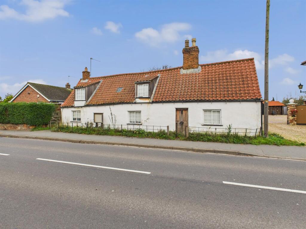 3-bed detached on Pow Cottage, 27 High Street, Tattershall, £250,000