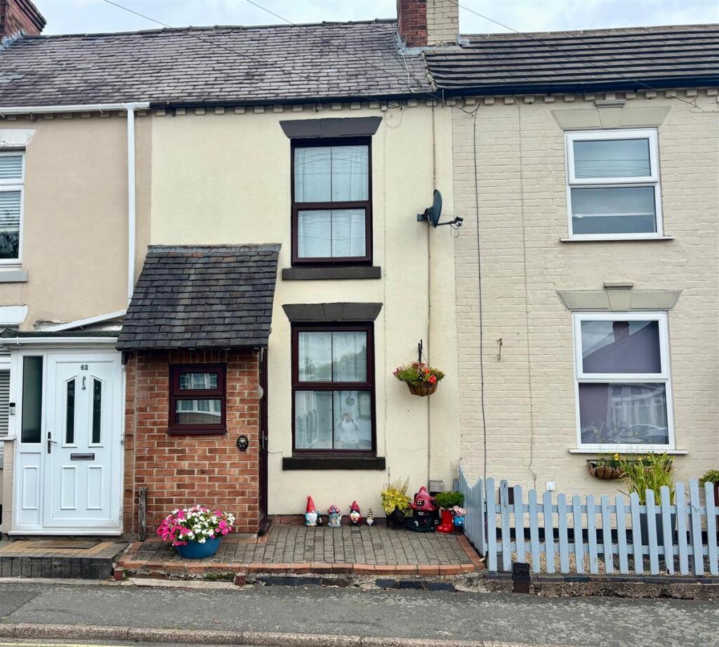 3-bed terraced on Beech Lane, Stretton, Burton-On-Trent, £180,000