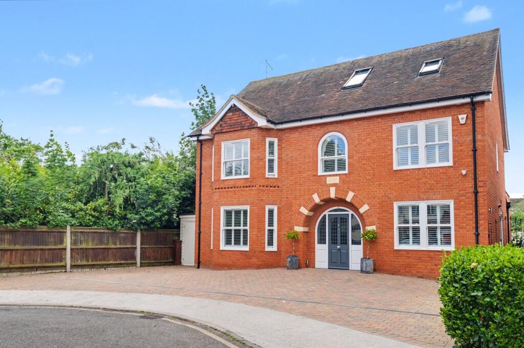 5-bed detached on Oaklea Avenue, Chelmsford, CM2, £1,000,000