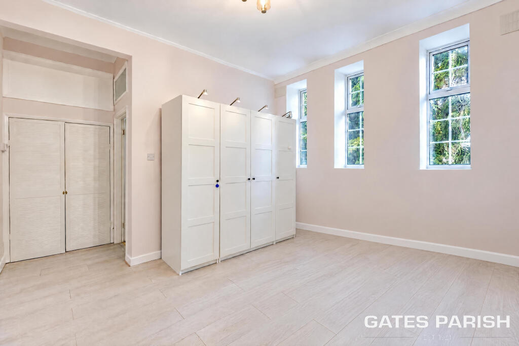 Apartment in Romford - View 5