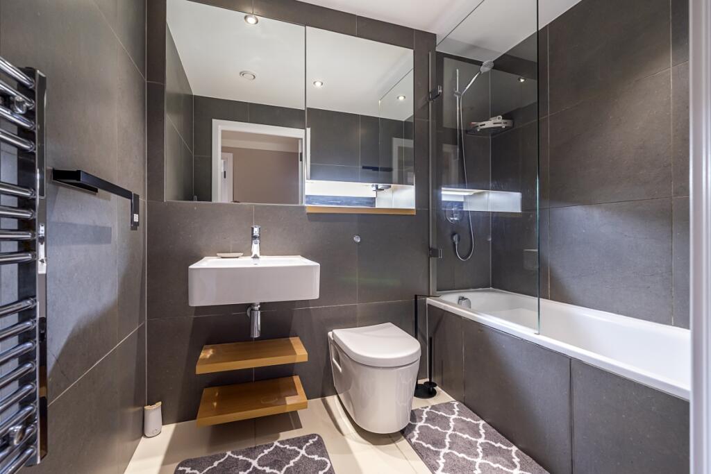 Apartment in Southall - More