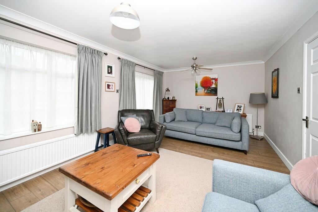 Roper Close, Hilmorton, Rugby photo 4