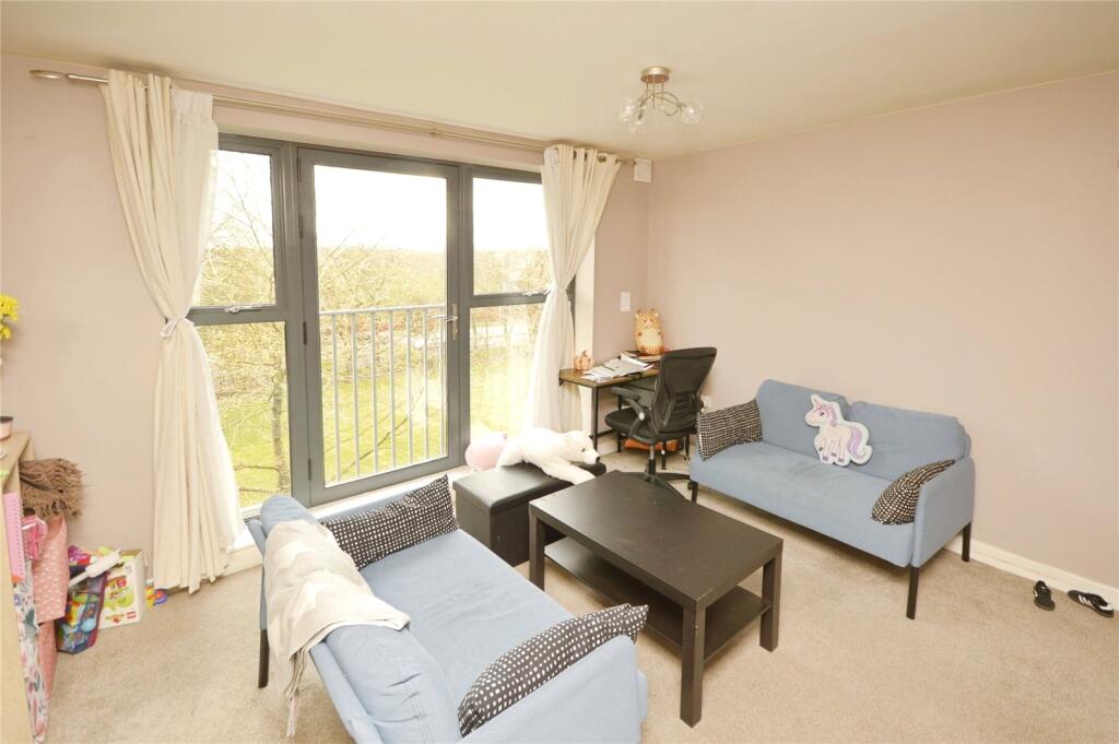 Apartment in Wolverhampton, West Midlands - View 2