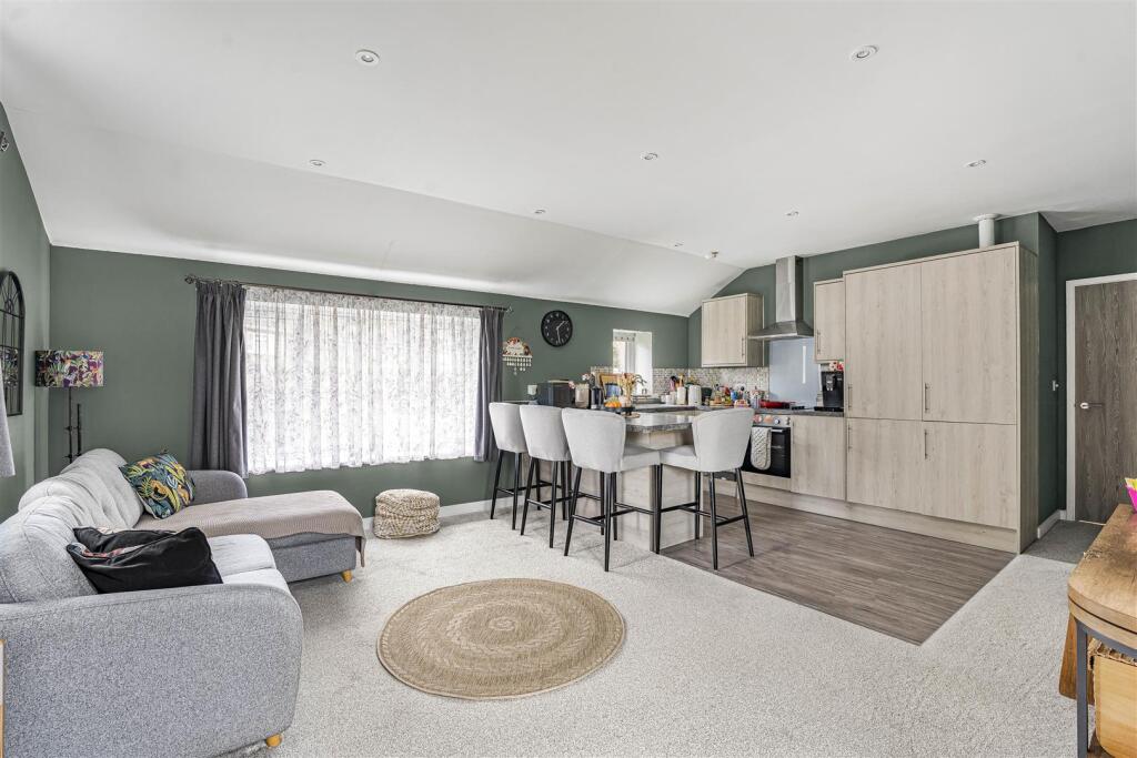 Apartment in East Hampshire, Cold Ash Hill, Bramshott and Liphook - View 4