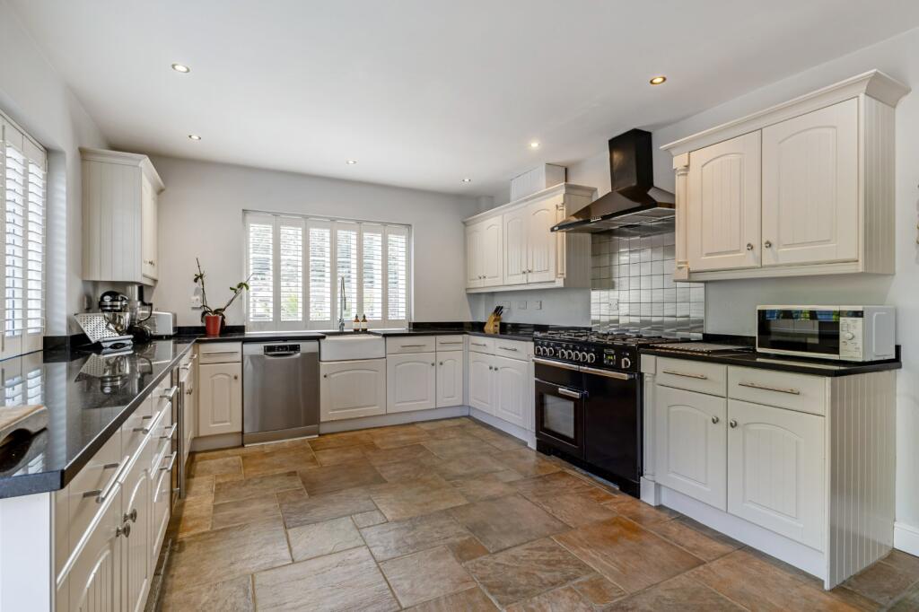 House in Welwyn Hatfield, Welwyn - More