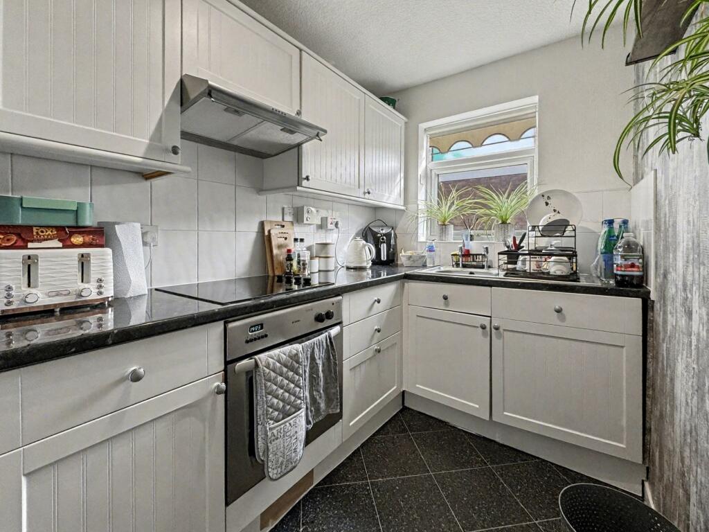 Dovehouse Close, Whitefield, M45 photo 2