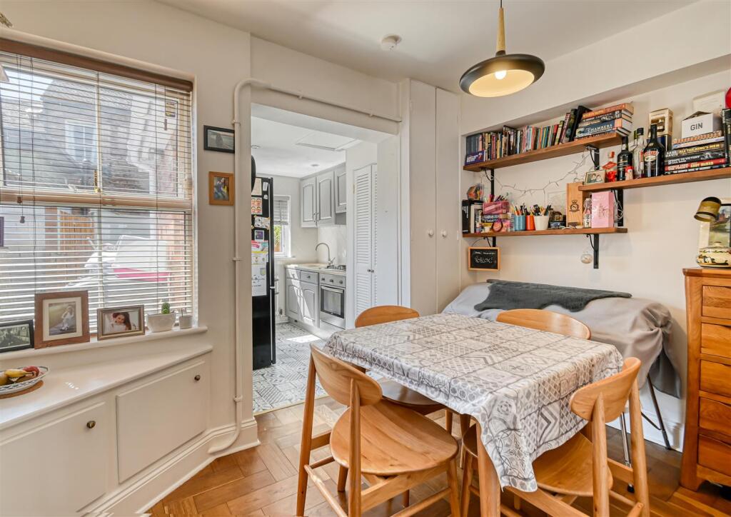 8 Cliff Road, Bridgnorth photo 4