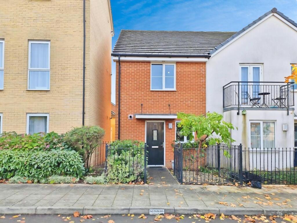2-bed terraced on Puffin Way, Reading, £350,000