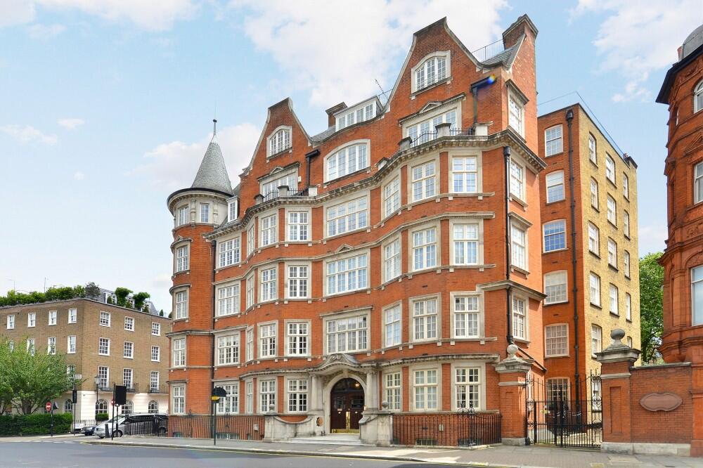 Main image of property: Cliveden Place, London, SW1W