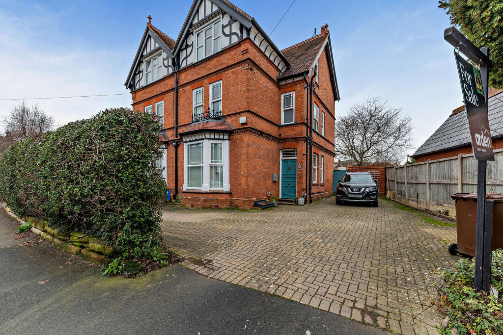 Main image of property: The Crescent, Bromsgrove, B60