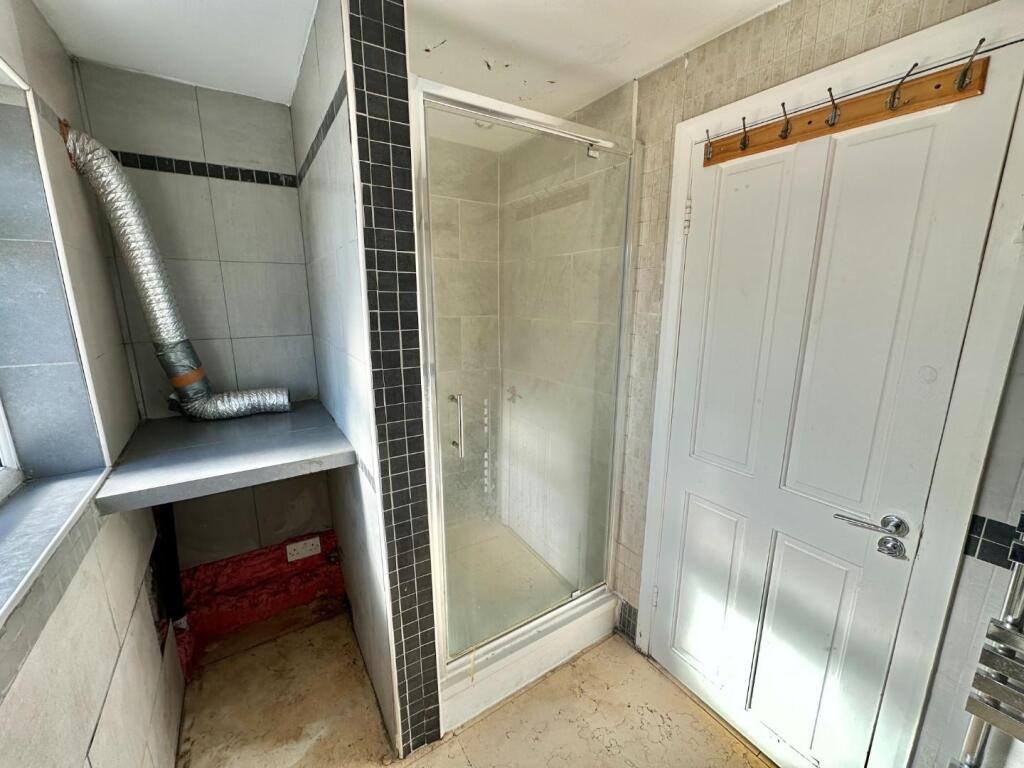 Apartment in Uxbridge, Hillingdon - View 5