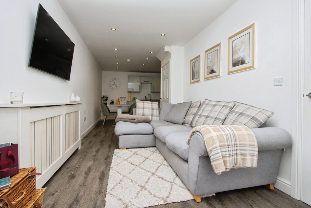 House in Wakefield - View 5