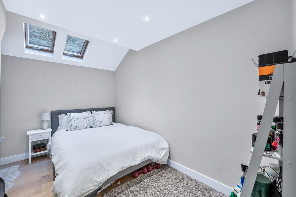 Apartment in London - View 5