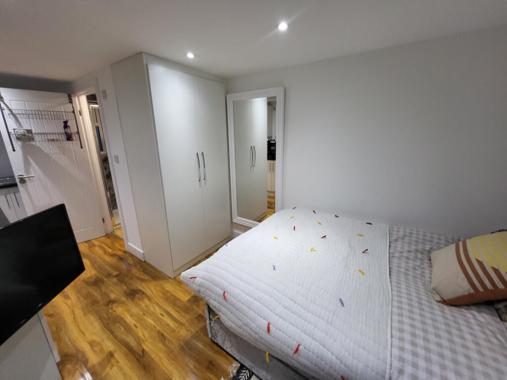 Apartment in Luton - View 5