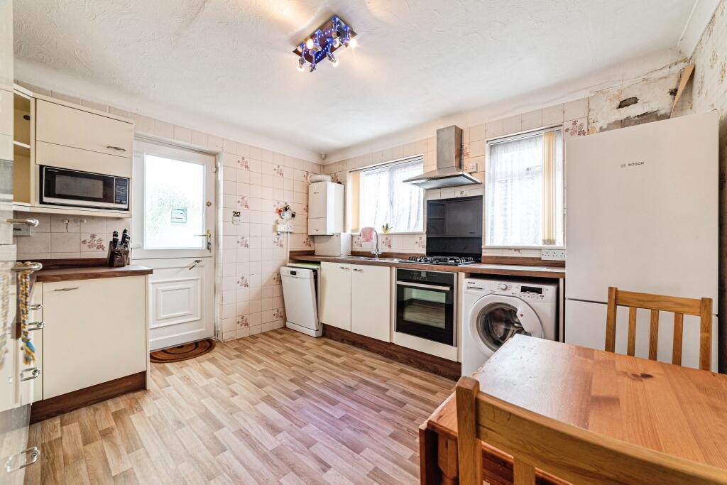 House in Basingstoke and Deane, Basingstoke - More
