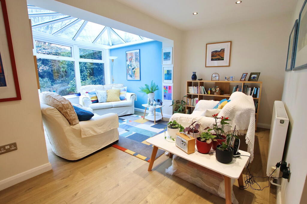House in Northampton, West Northamptonshire - More