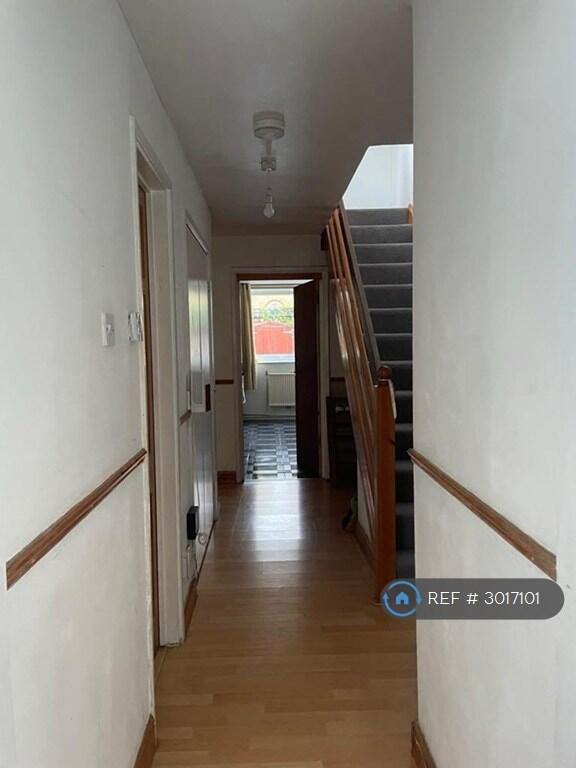 House in London, Bells Gardens Estate, Peckham - View 3