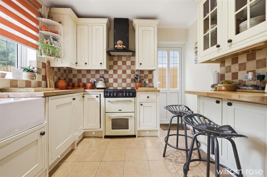 Linden Crescent, Woodford Green photo 4