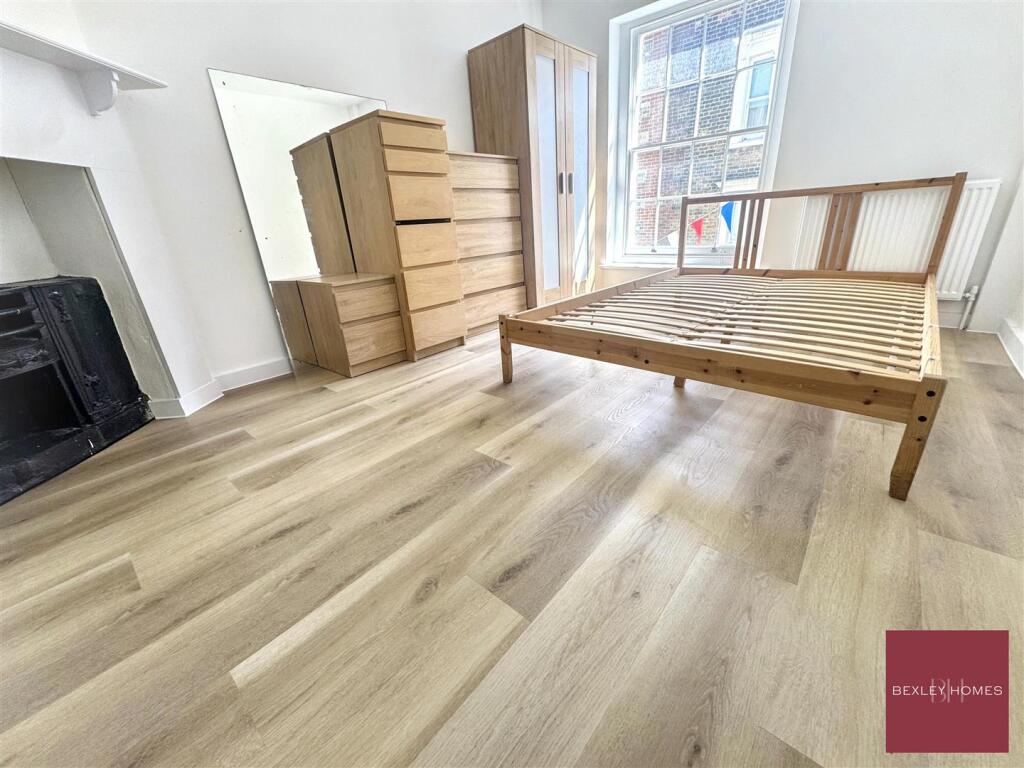 Main image of property: High street, Gravesend
