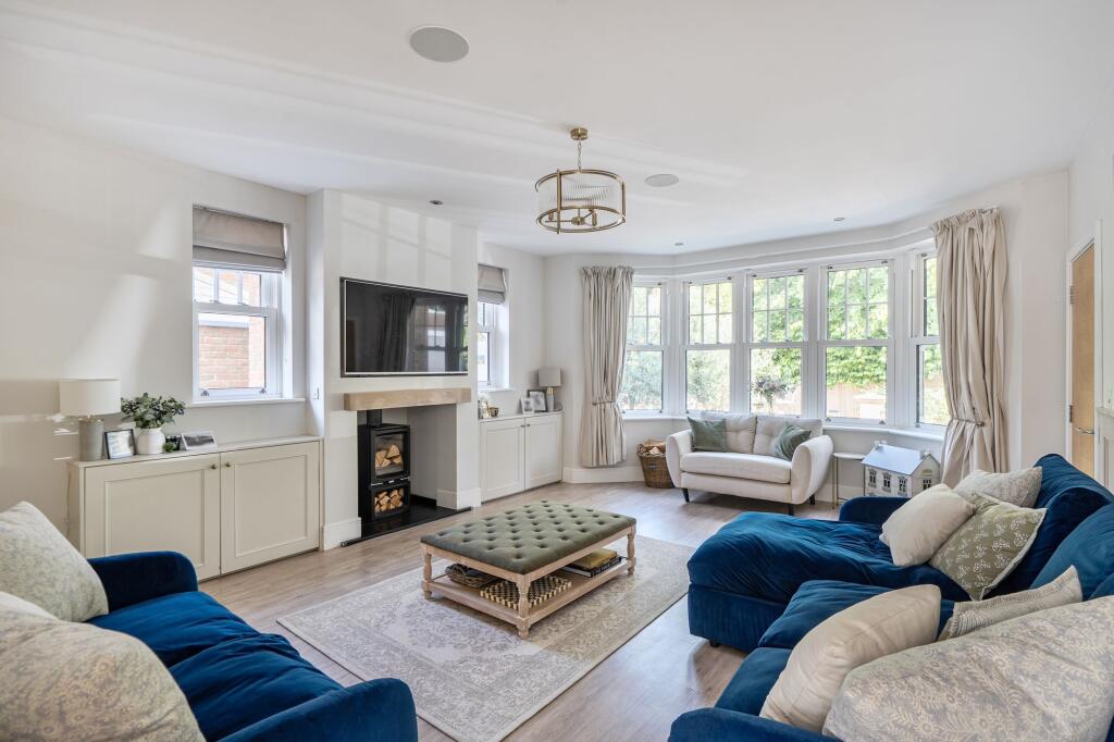 Westhall Road, Warlingham, CR6 photo 4