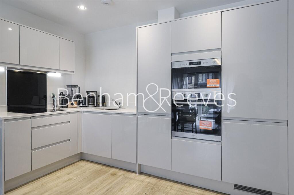 Main image of property: Vousden Grove, London, SE28