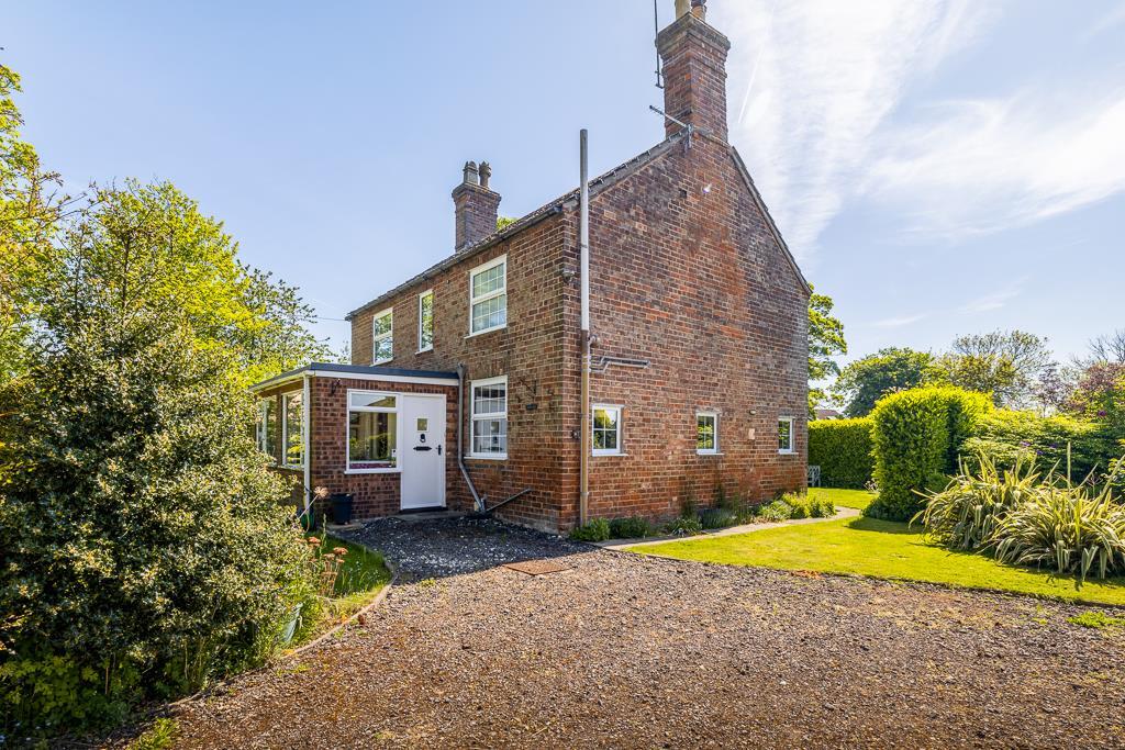3-bed detached on Chapel Lane, Friskney, £380,000