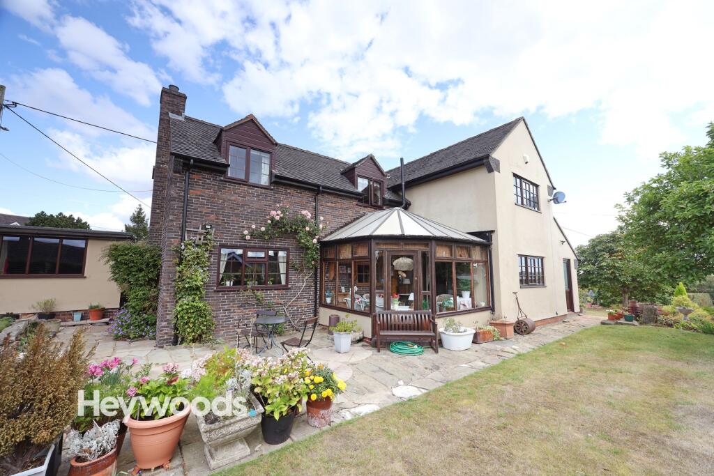 House in Stoke-on-Trent - View 3