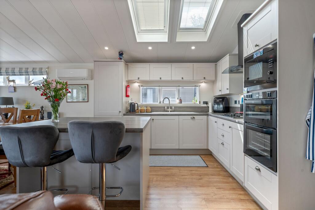 Barholm Road, Tallington, PE9 photo 4