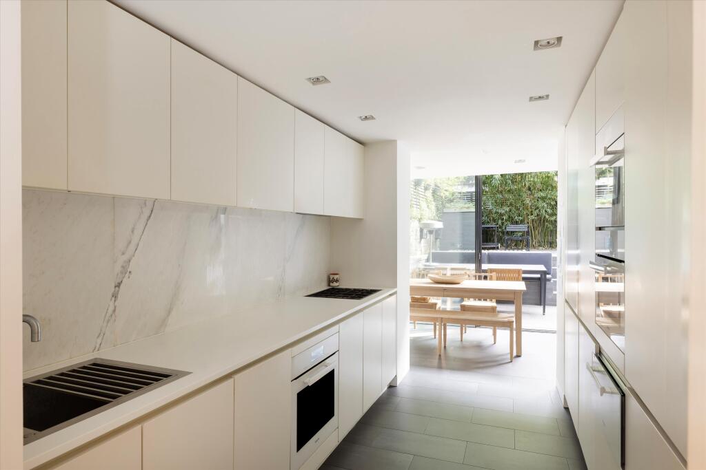 House in London - View 5