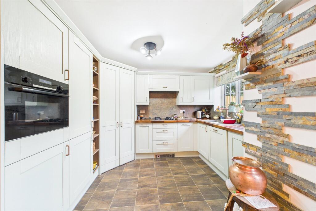 Barrington Way, Reading, Berkshire, RG1 photo 3