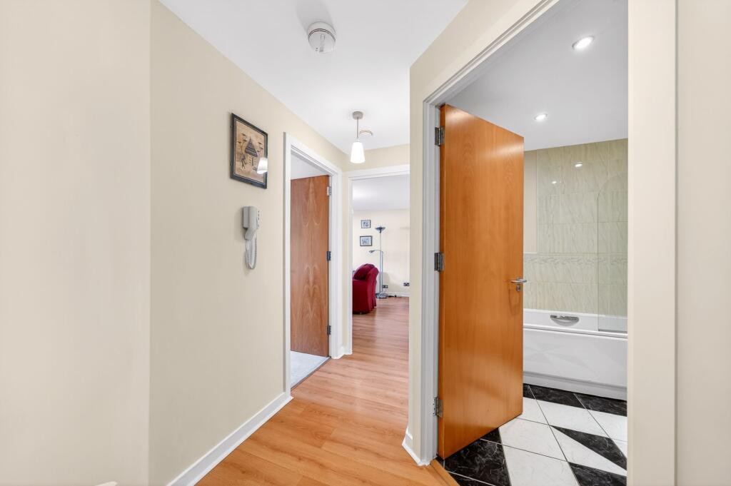 Apartment in Edinburgh, The Shore, Leith - More
