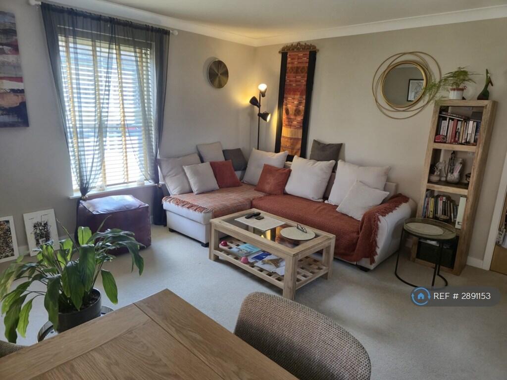 Apartment in Reading - View 2