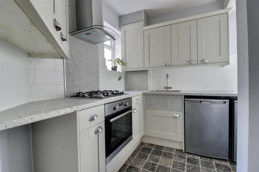 Apartment in Southsea - View 4
