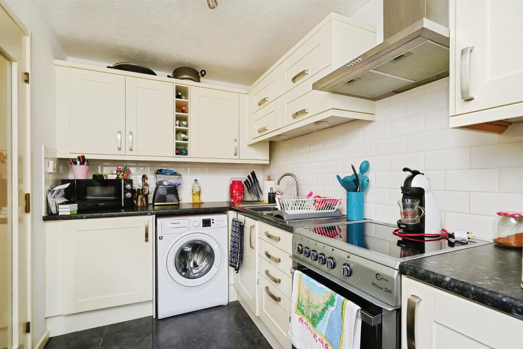 Apartment in South Oxfordshire, Didcot - View 3