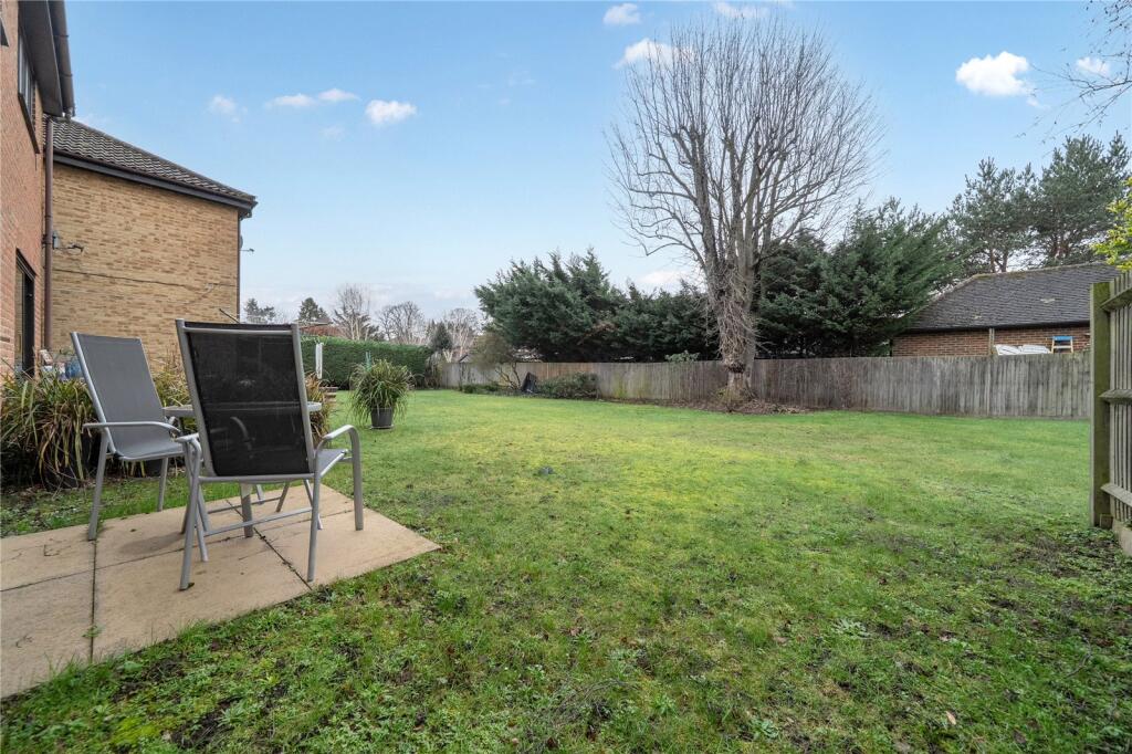 Apartment in Walton-on-Thames, Surrey - View 3