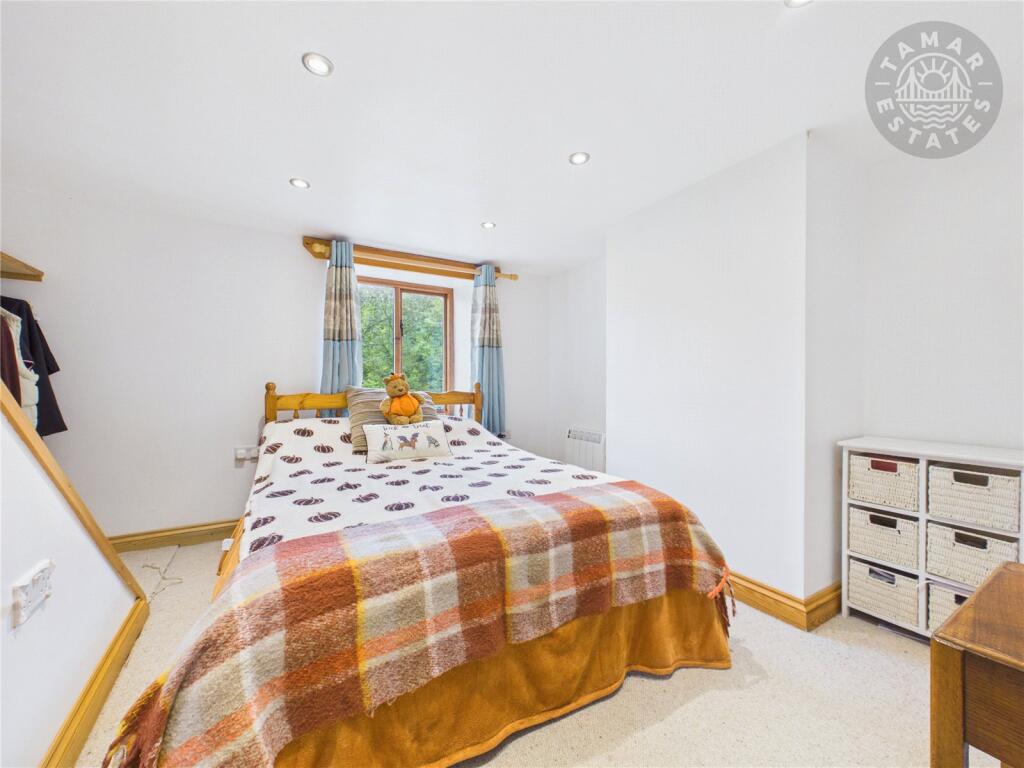 House in Plymouth - View 4