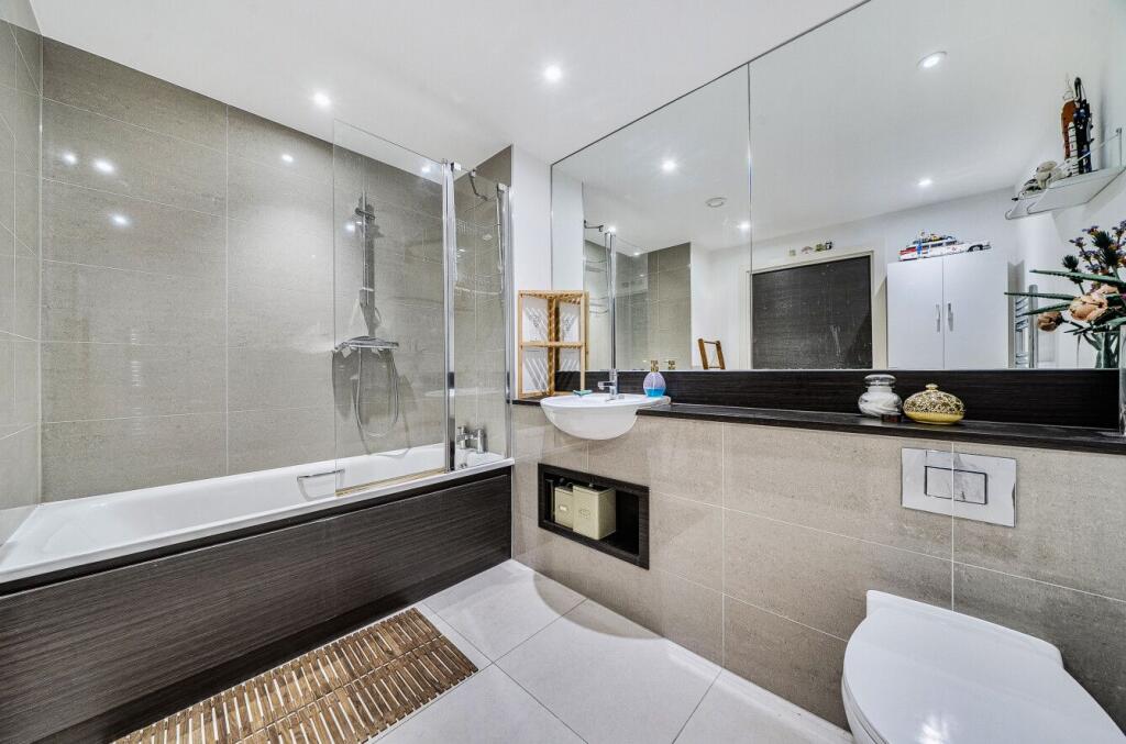 Apartment in London - More