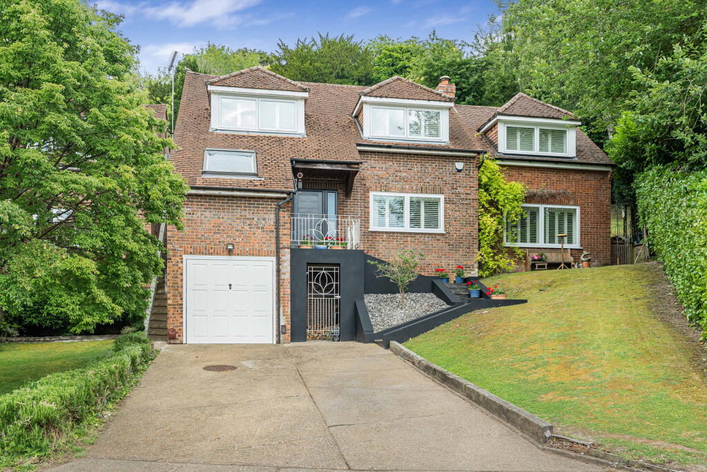 Main image of property: Badgers Way,Marlow,SL7 3QU