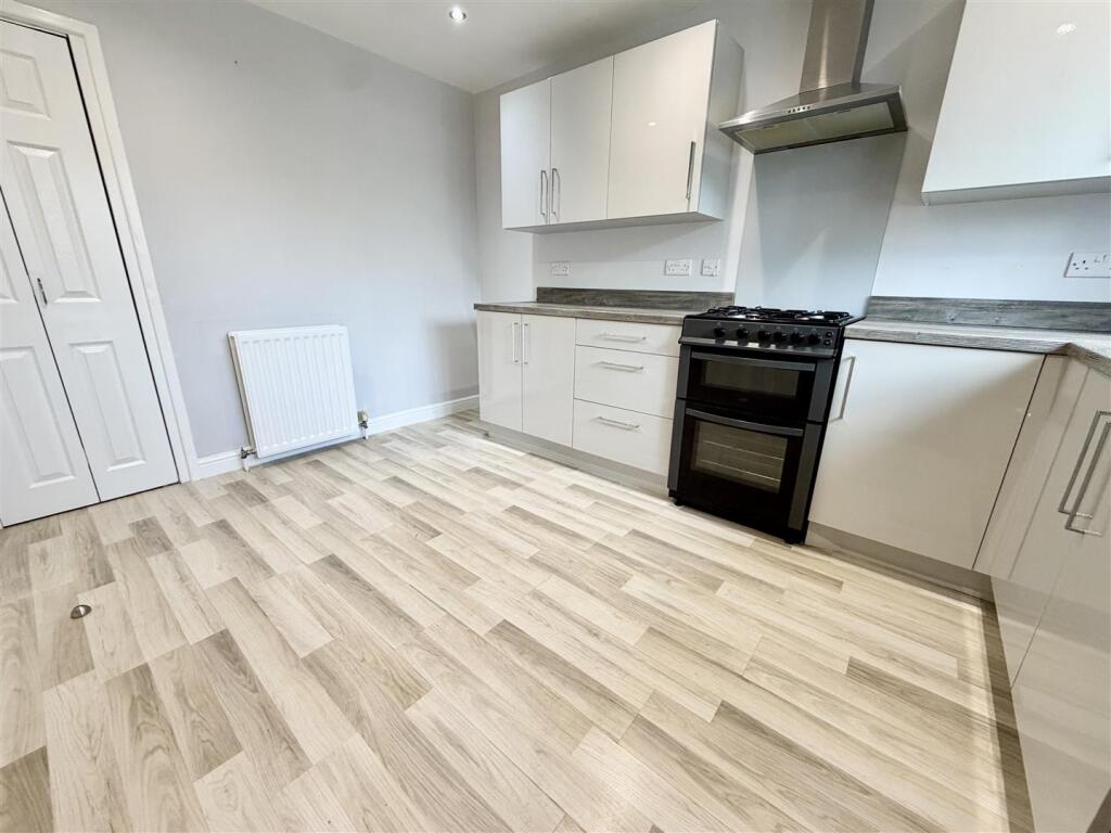 House in Leeds, Allerton Bywater - More