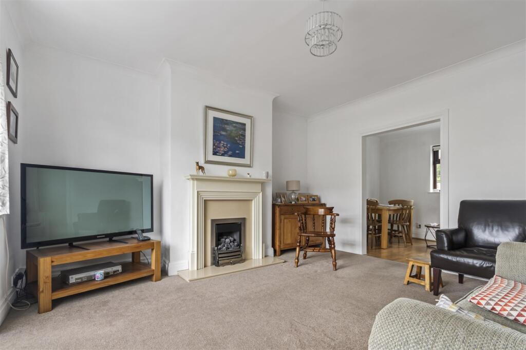 House in Leeds, New Scarborough, Shaw Lane - View 4