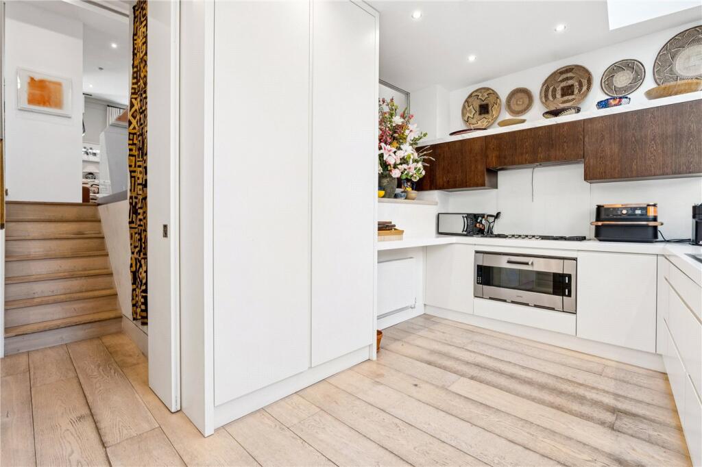 3 bedroom maisonette for rent