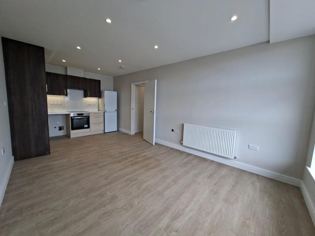 Main image of property: High Street, Rayleigh, SS6