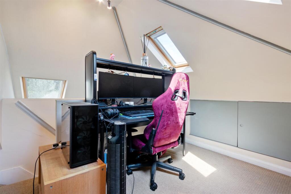 Apartment in London, Raynes Park - More