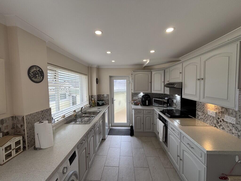 House in Newport - View 3