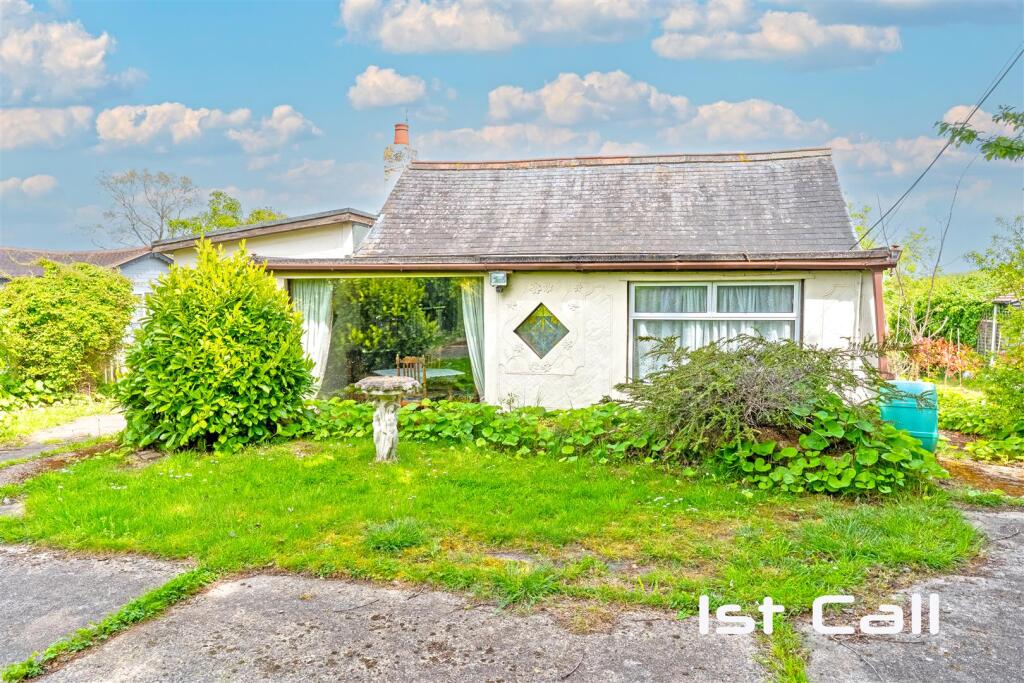 Main image of property: The Chase, Rochford