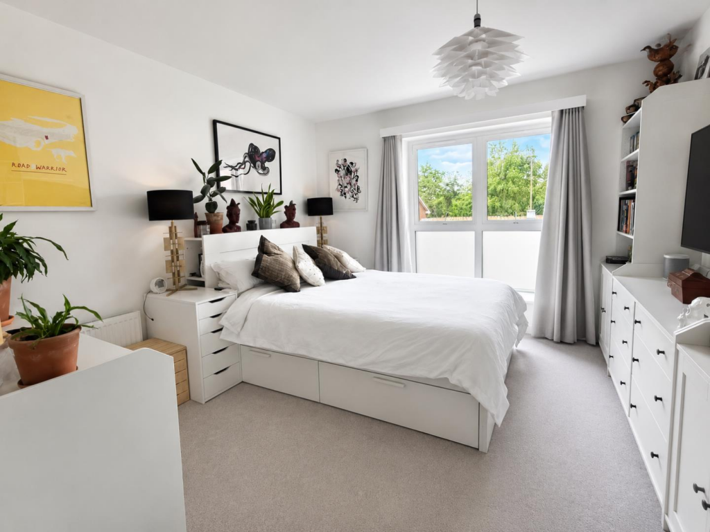 Apartment in Spelthorne, Surrey - View 4