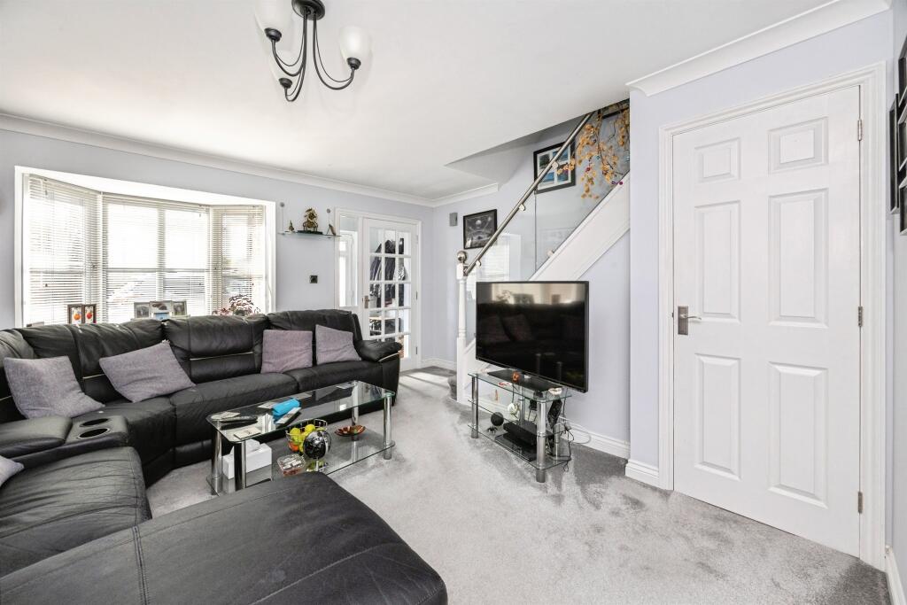 House in Ashford, Kingsnorth - More