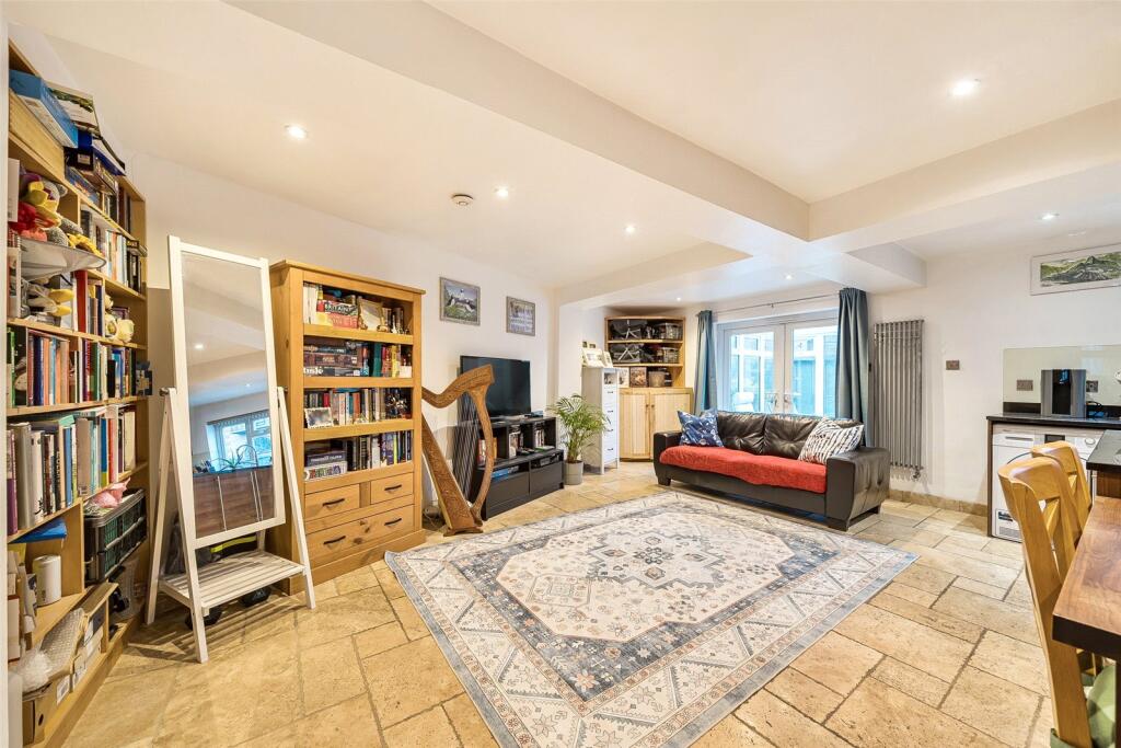 Greenacre Square, Rotherhithe, SE16 photo 3