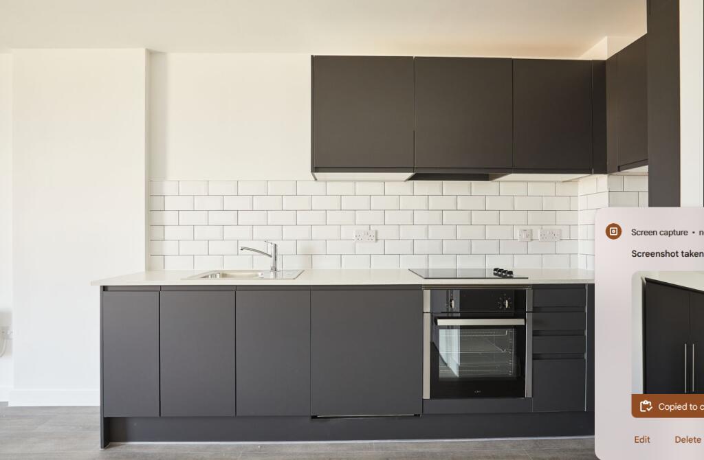 Apartment in Trafford, Old Trafford - View 3